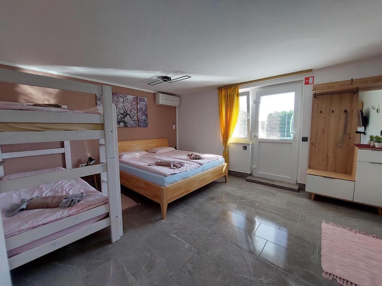 Apartma Zirovnik Cerklje na Gorenjskem Luaran gambar